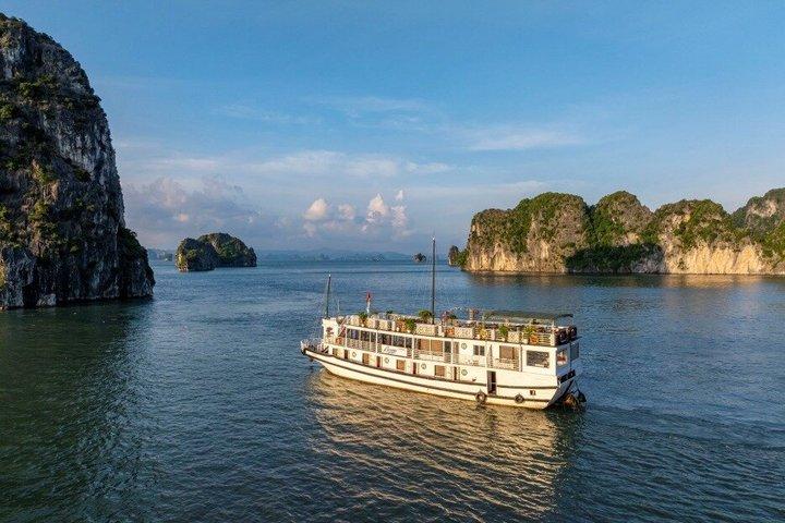 3-Day Explore the Hidden Beauty of Bai Tu Long on Renea Cruises