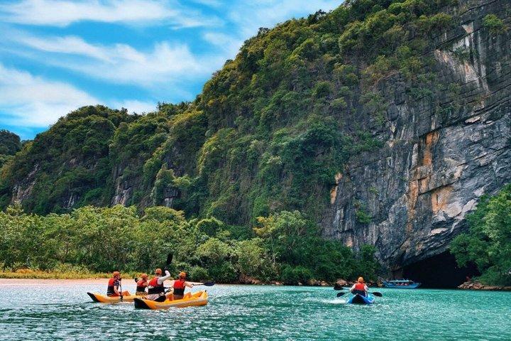 Private Car: Service Transfer from Ninh Binh to Phong Nha