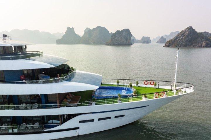 Discover Halong & Lan Ha Bay: 3-Day Luxury Cruise with Balcony
