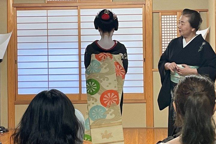 Kyoto Private Geisha Experience in an Exclusive Teahouse at Gion