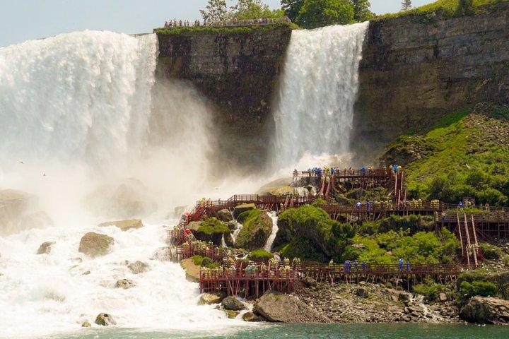Niagara Falls USA Night Tour with Cave of the Winds & Fireworks