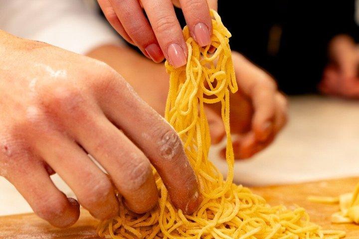 Handmade Pasta and Wine in Florence with Ponte Vecchio View