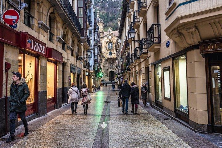 San Sebastián Sunset and Old Town Private Tour