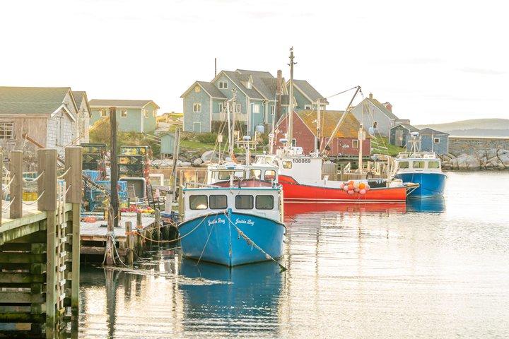 Half Day Tour: Peggys Cove,Swissair Memorial & Titanic Cemetery