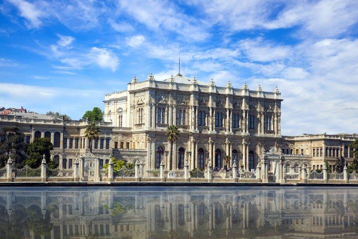 Dolmabahce Palace, Grand Bazaar, Balat Tour with Bosphorus Cruise