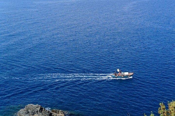 Private boat experiences to Cinque Terre with aperitif
