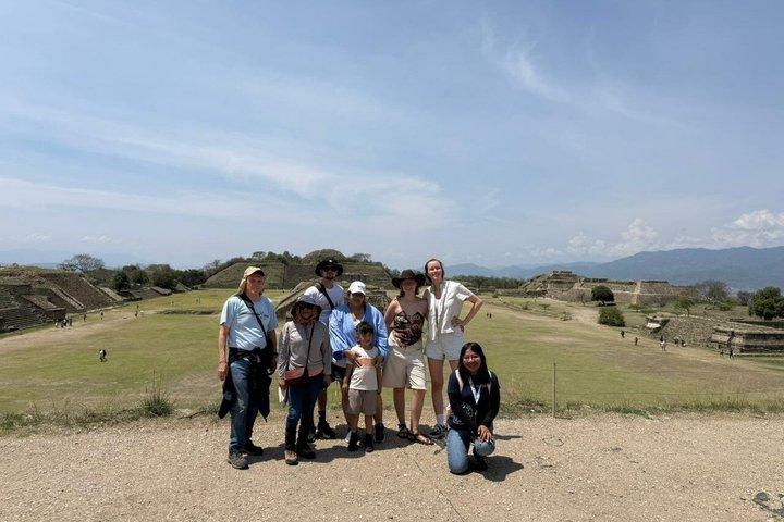 Zapotec Essence Monte Albán, Black Clay and Alebrijes for a day.