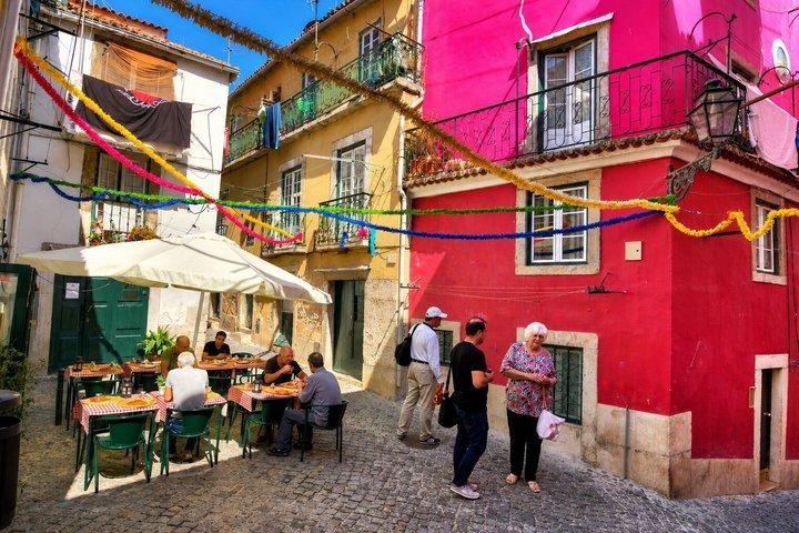 Lisbon Highlights and Secrets Private Walking Tour with Tastings