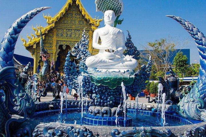Chiang Rai 7 Highlights: White & Blue Temple, Golden Triangle