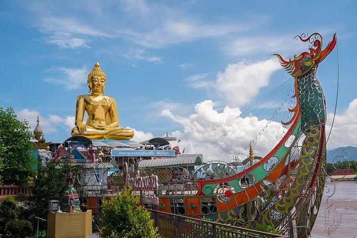 Chiang Rai 7 Highlights: White & Blue Temple, Golden Triangle