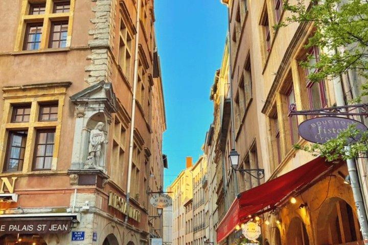 Lyon: Pastry Tour through Old Town and Hidden Traboules