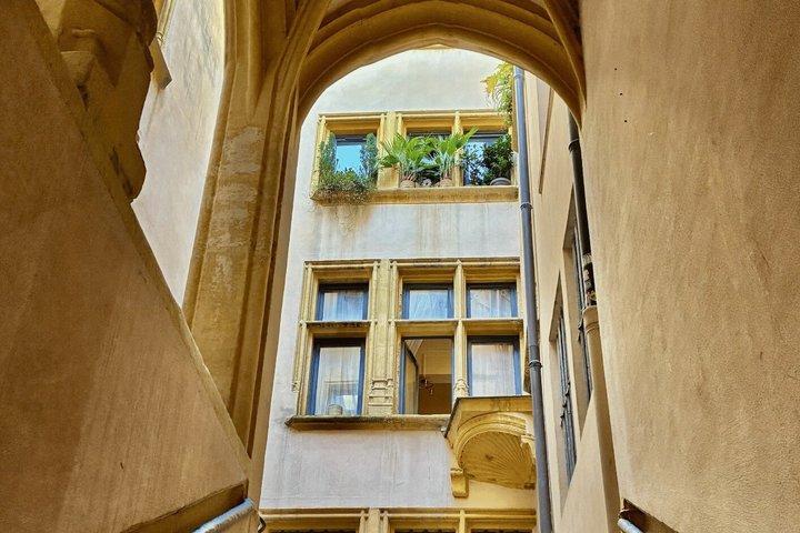Lyon: Pastry Tour through Old Town and Hidden Traboules