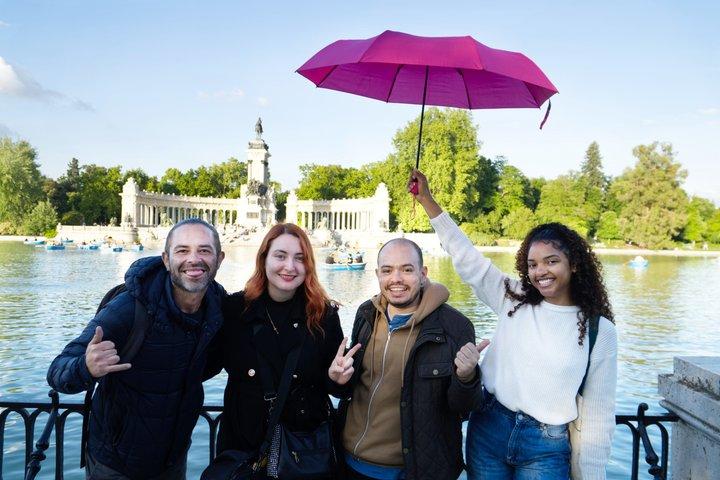 Madrid: Retiro park Secrets, Legends & Palaces Small Group Tour