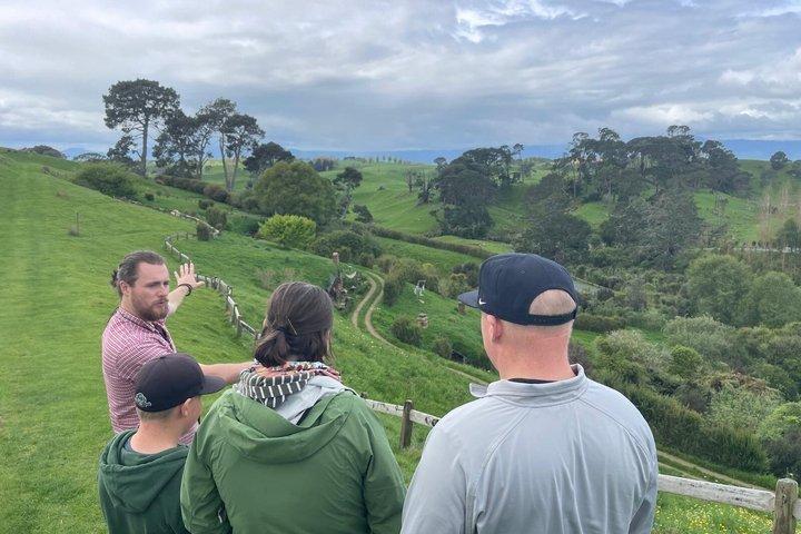 Hobbiton, Waitomo Caves and Kiwi House Day Tour From Auckland