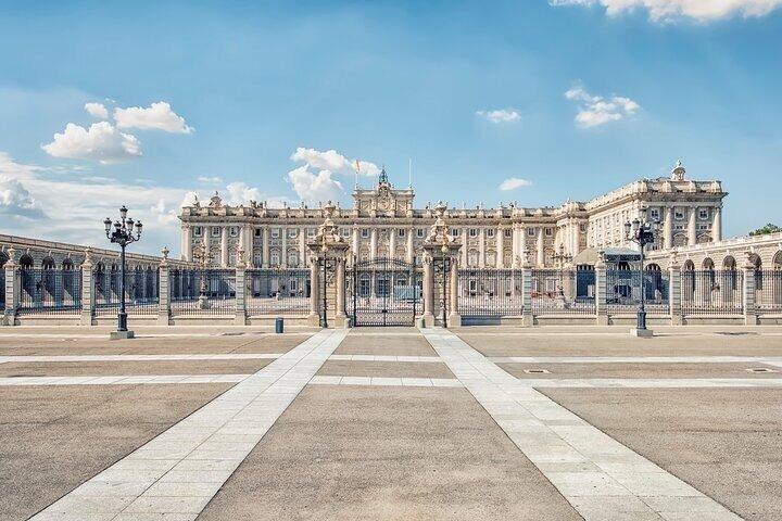 Madrid Royal Walking Tour: Palaces & Historic Plazas