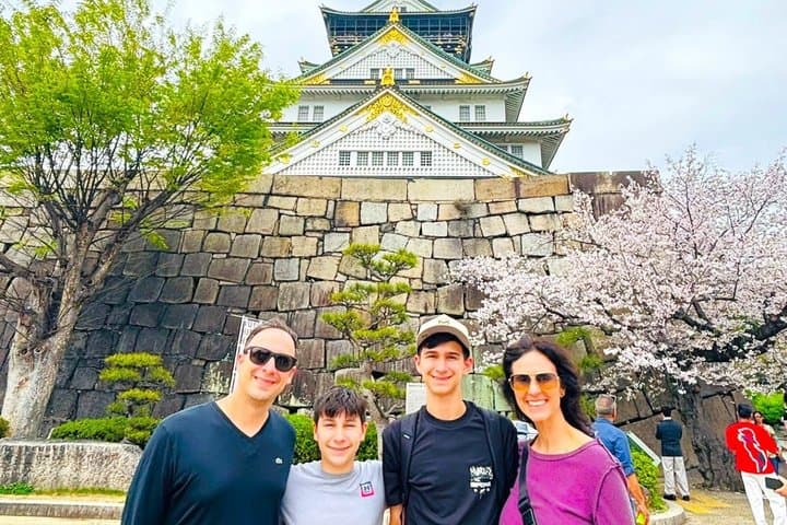 Osaka Castle Tower Guided Tour in 90 Minutes - Group Tour