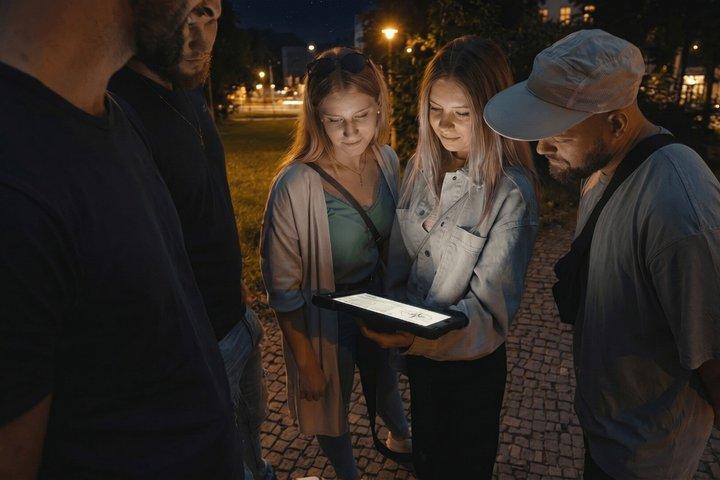 Crime Hunt at Night in Berlin