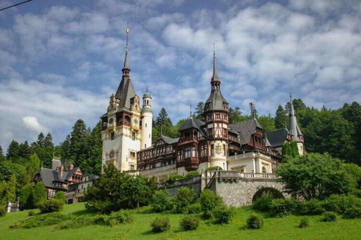 Castle trip from Brasov: PRIVATE Tour to Bran Castle & Peles Palace in Sinaia