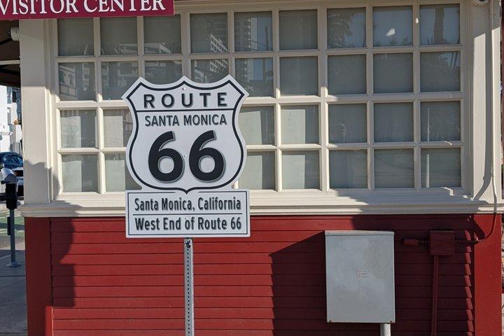 LA: Venice Beach, Muscle Beach & Santa Monica Sunset Tour