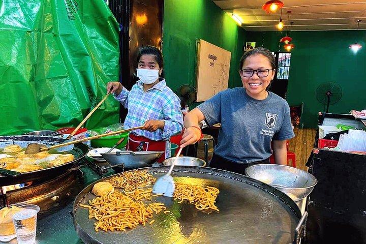Siem Reap Street Foods Tour by Tuk Tuk with Personal Guide