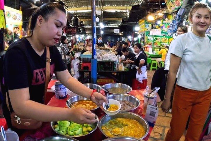 Siem Reap Street Foods Tour by Tuk Tuk with Personal Guide