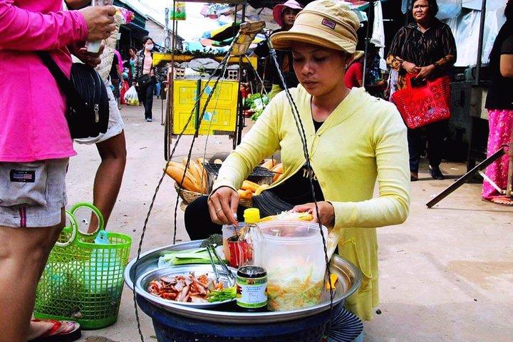 Siem Reap Street Foods Tour by Tuk Tuk with Personal Guide