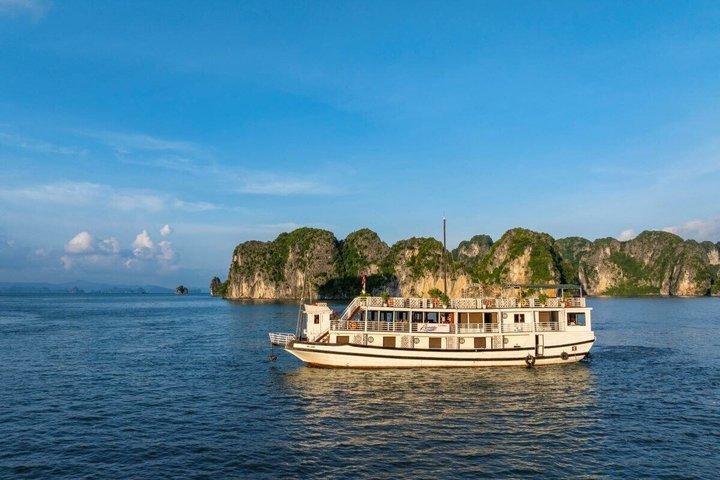 Hanoi: 3-Day Explore Ninh Binh & Bai Tu Long Bay Overnight Cruise