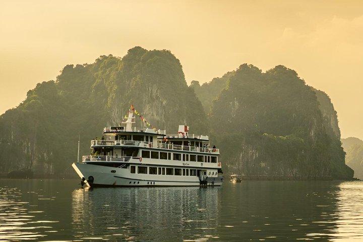 Hanoi: 3-Day Explore Ninh Binh & Bai Tu Long Bay Overnight Cruise