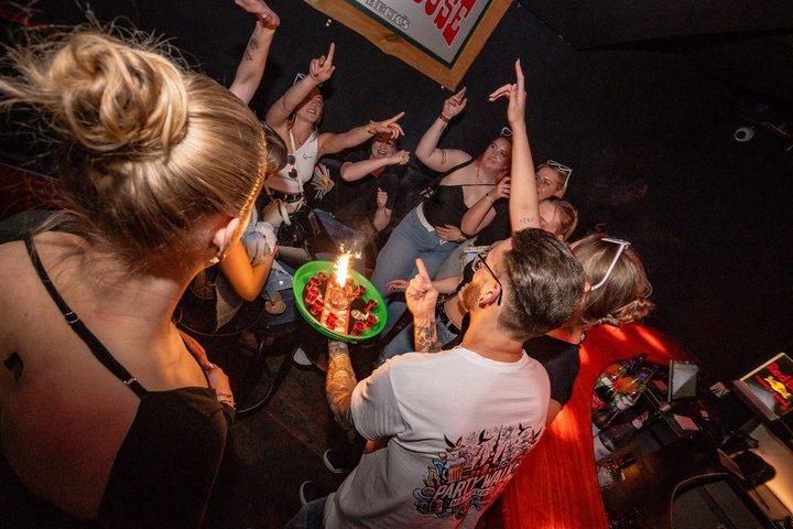 Party Walk & legendary pub crawl through St. Paul & Reeperbahn