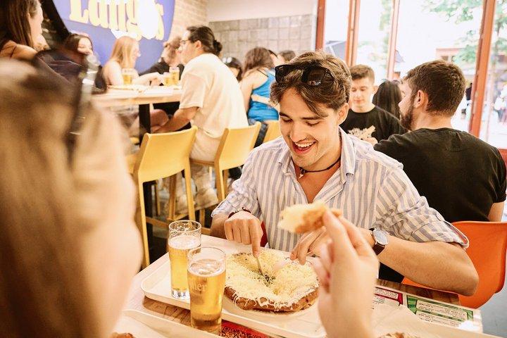 Central Budapest: Small Group Walking Food Tour with Drinks