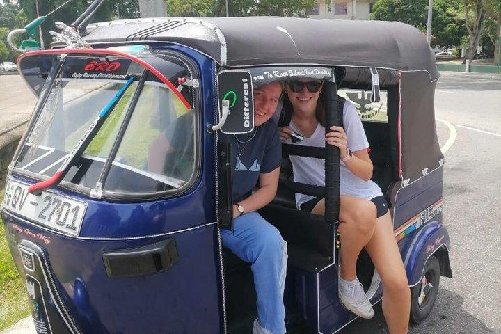 Colombo Private City Tour by Tuk Tuk with Hotel Pickup