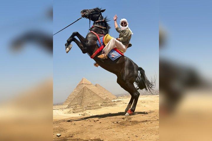VIP Giza Pyramids:Camel Ride,Horse Jumping,Lunch & Shopping