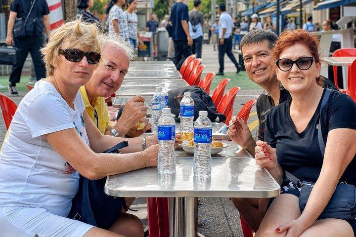 Singapore Bike and Bites: Small Group Food Tour on Bicycle