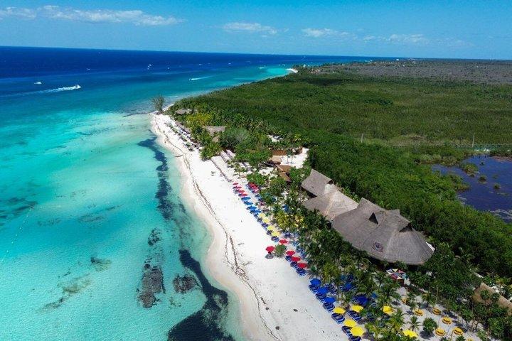 Cozumel El Cielo Catamaran Tour with Snorkeling & Kuza Beach Club