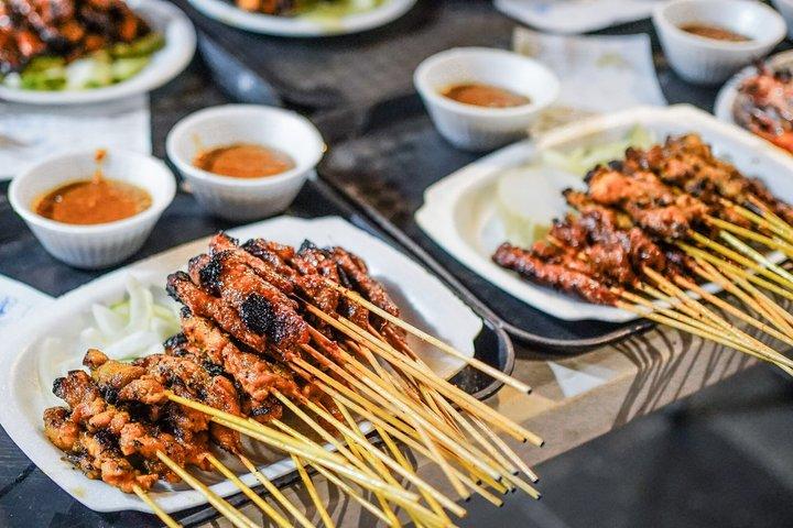 Small Group: Singapore Street Food & Night Tour with 9 tastings