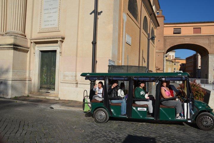Private Golf Cart Tour of Rome’s Top Attractions