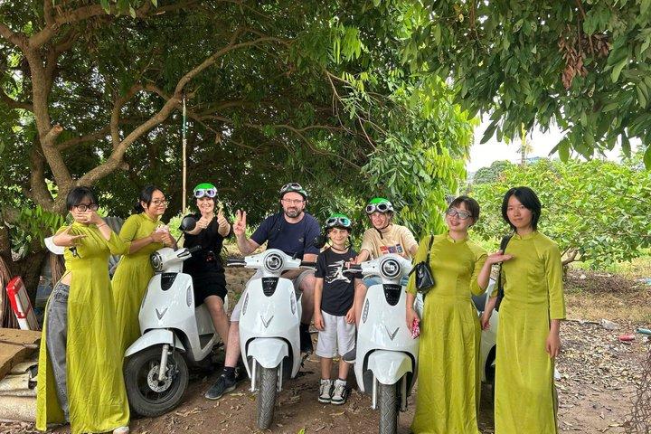 Hanoi Sunset Street Food Tour by Female Riders in Green Ao Dai