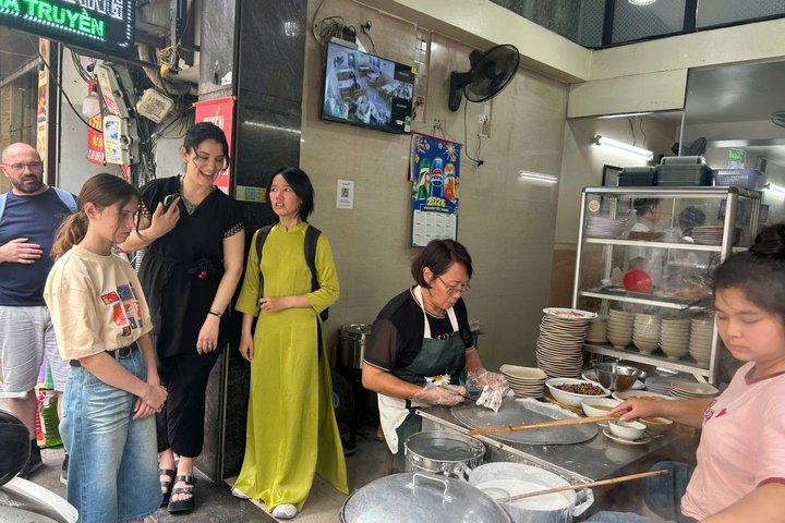 Hanoi Sunset Street Food Tour by Female Riders in Green Ao Dai