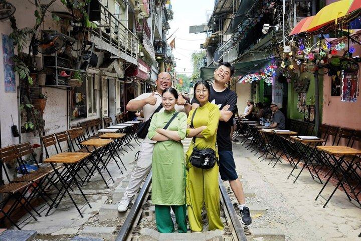 Hanoi Sunset Street Food Tour by Female Riders in Green Ao Dai