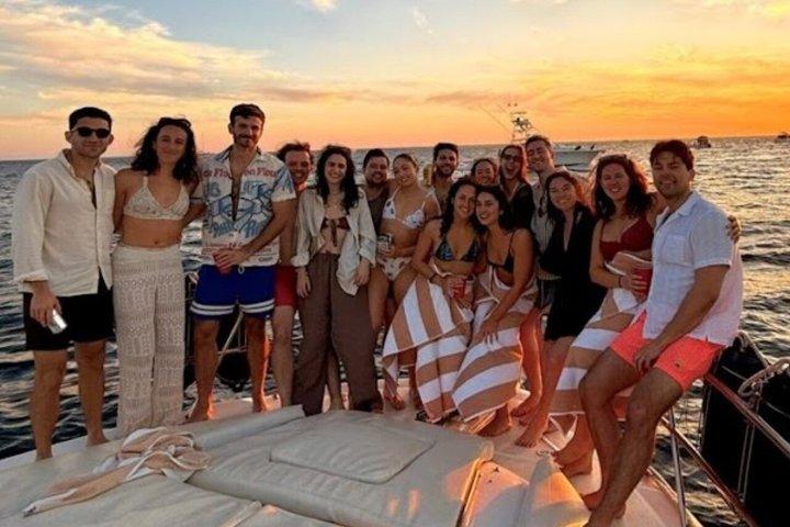 Cabo Private Sunset Yacht Tour: Dinner, Drinks and Arch Views