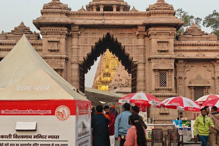 Private Varanasi Tour: Sunrise Boat Ride, Ganga Aarti & Temple