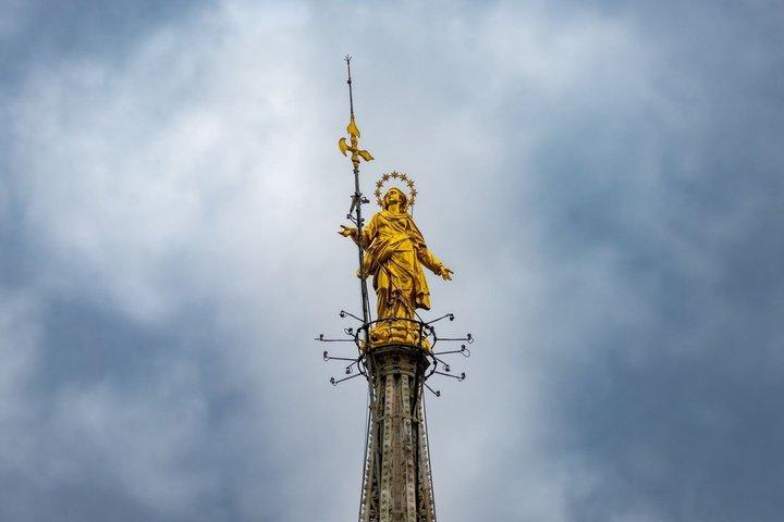 Milan: E-ticket to Duomo & Rooftop by Lift with an Audio Tour