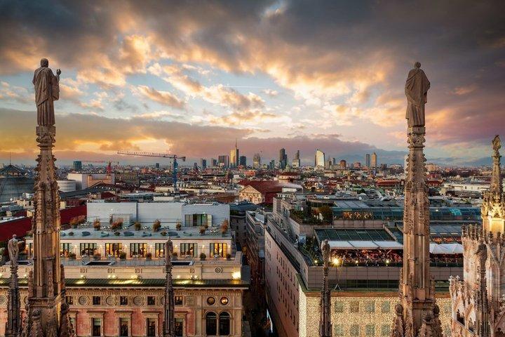 Milan: E-ticket to Duomo & Rooftop by Lift with an Audio Tour