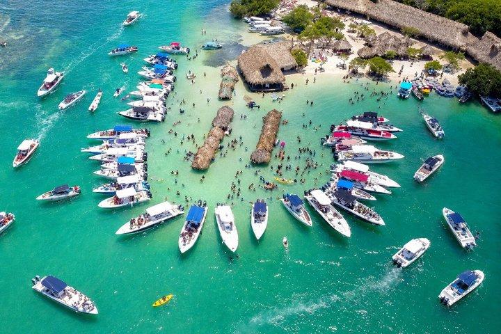 4 Destinations VIP Tour of Rosario Islands with Snorkeling and Lunch