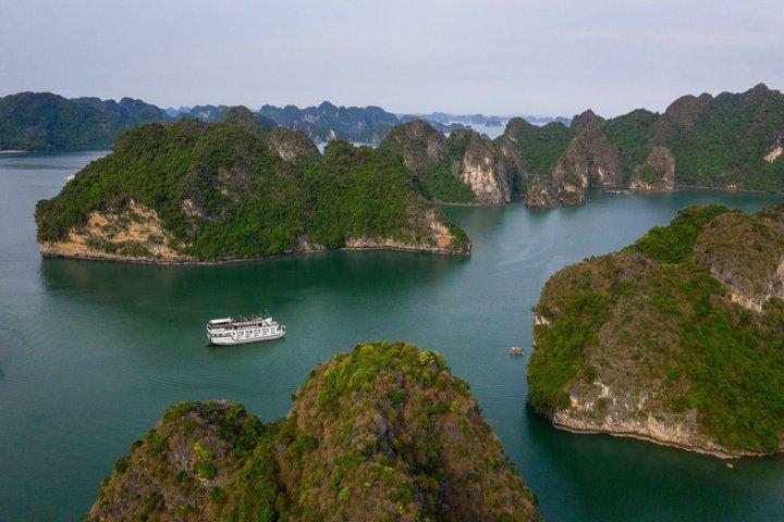 Bai Tu Long Bay 2 Days 1 Night from Hanoi