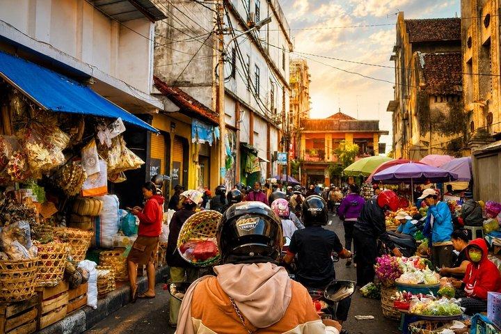 Bali: Night Market & Local Warung Food Tour with 15+ Tastings
