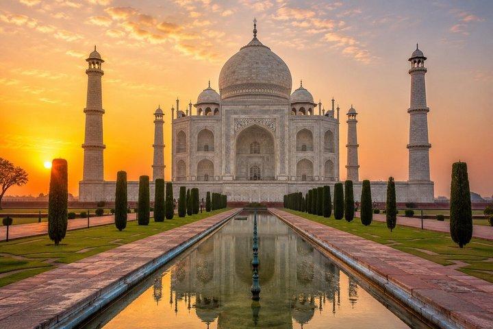 From Agra: 1 day Taj Mahal Sunrise Tour With Fatehpur Sikri