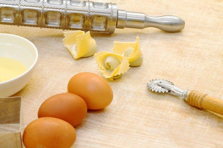 Small-Group Bologna Fresh Pasta Home Cooking Class with wine