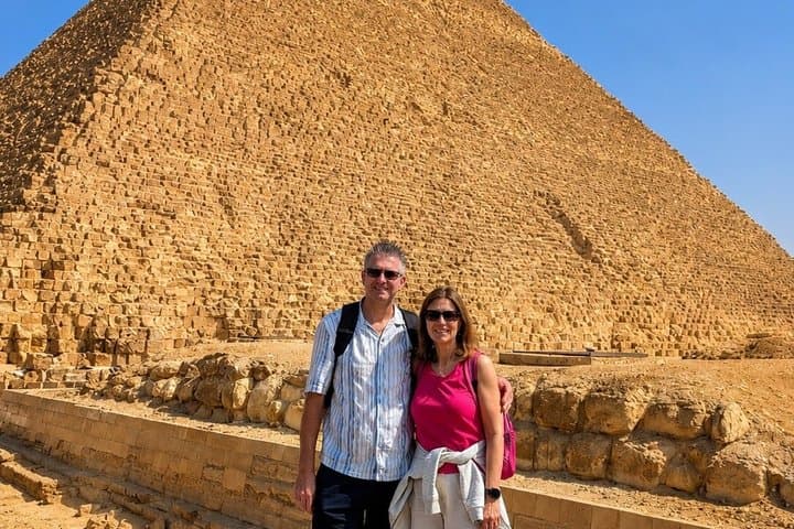 Private Giza Pyramids, Egyptian Museum & Bazaar Cairo Airport
