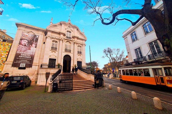 Lisbon Walking Tour with Cathedral, Monastery and Tickets Included